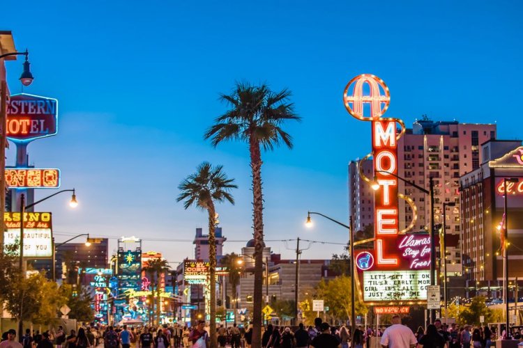 Where to Eat, Drink, and Snack in Downtown Vegas: A Local’s Guide