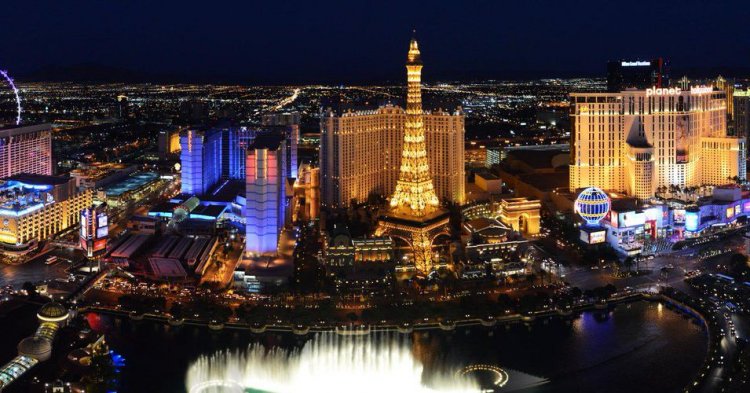 12 Restaurants Where First-Time Las Vegas Visitors Should Eat