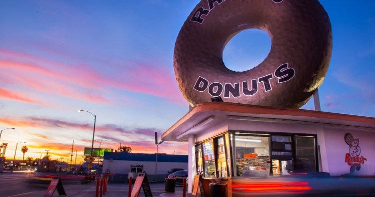 World-Famous Randy’s Donuts Finally Rolls into Las Vegas